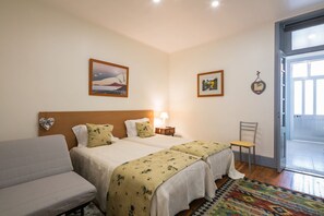 Apartment, 1 Bedroom | 1 bedroom, individually decorated, individually furnished, soundproofing - Apartamento A Francos Artist Painting 2 (Porto)