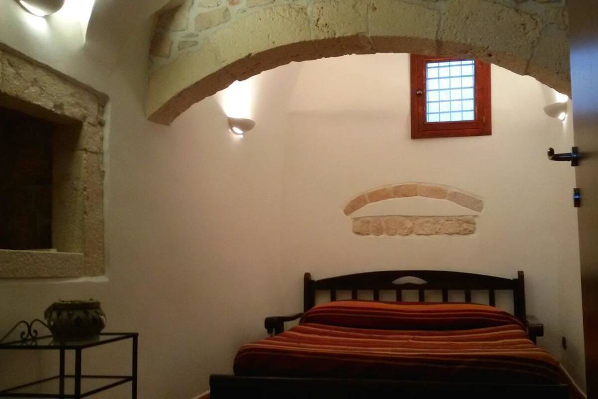 Standard Double Room, 1 Queen Bed, Ground Floor | Desk, cribs/infant beds, bed sheets