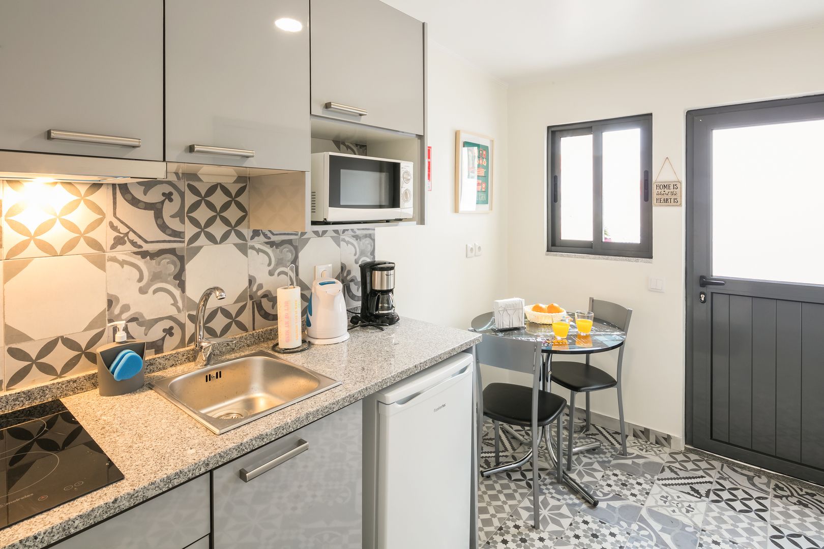 Departamento, 1 habitación | Cocina privada | Refrigerador, microondas, parrilla de estufa y cafetera y tetera 