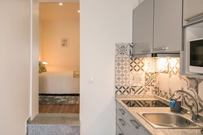 Apartment, 1 Bedroom | Private kitchen | Fridge, microwave, stovetop, coffee/tea maker - Apartamento A Francos Love lair 2 (Porto)