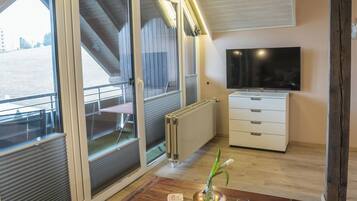 Comfort Apartment, 1 Bedroom, Non Smoking, Mountain View | 1 bedroom, blackout curtains, iron/ironing board, free WiFi