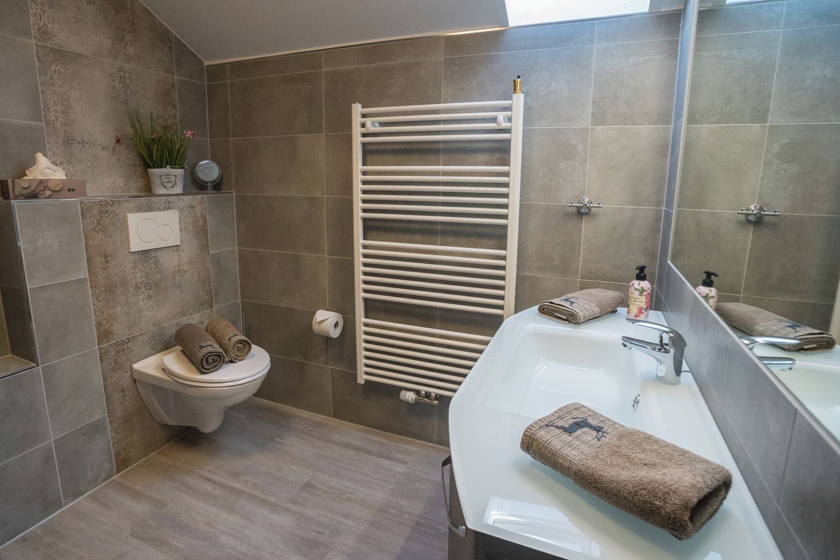 Leilighet – comfort, 1 soverom, ikke-røyk, fjellutsikt | Bad | Dusj, hårføner og håndklær