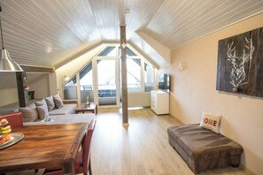 Comfort Apartment, 1 Bedroom, Non Smoking, Mountain View | Living area - Landhaus Meran (Willingen)