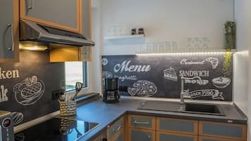 Apartemen Comfort, Bebas Asap Rokok, pemandangan gunung | Dapur pribadi | Microwave, ketel listrik, dan kursi makan untuk bayi