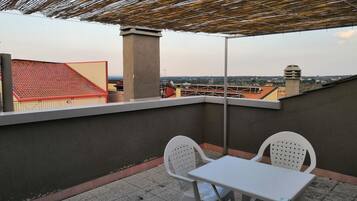 Family Room, City View | BBQ/picnic area