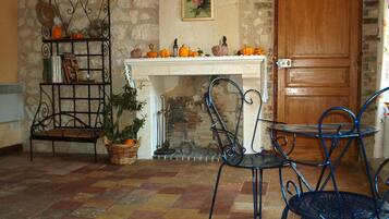 Triple Room (Jardin) | Individually decorated, individually furnished, soundproofing