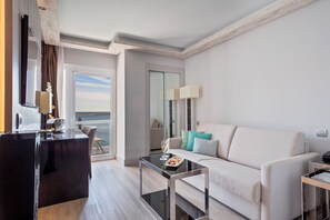 The Level, Junior Suite, Sea View (Adults Only) | Sábanas de algodón egipcio, ropa de cama de alta calidad y minibar 