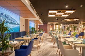 Lunch and dinner served - The Level at Melia Alicante - Adults Only (Alicante)