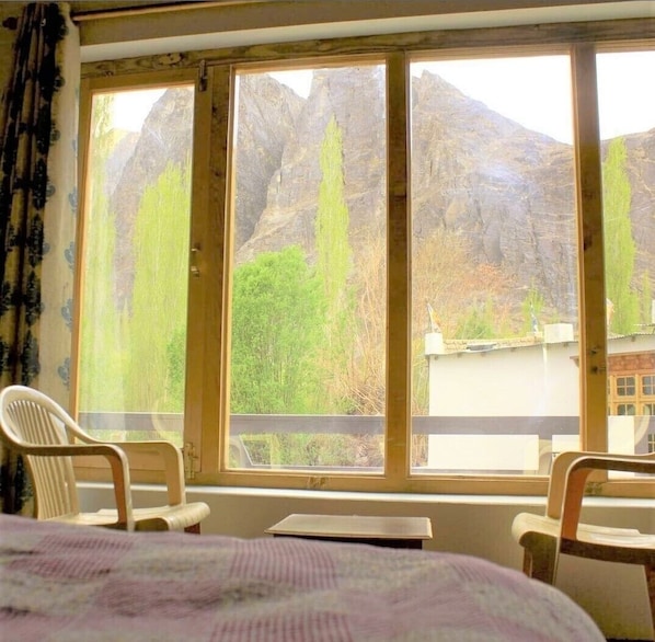 可動式ベッド、WiFi (無料)、ベッドシーツ