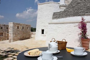 Free daily continental breakfast