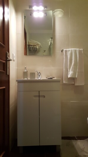 Luxury-Loft, 1 Schlafzimmer, Balkon | Waschbecken im Bad