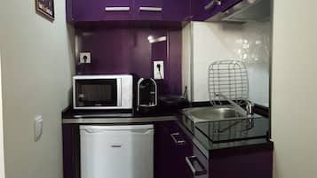 Luxury Loft, 1 Bedroom, Balcony | Private kitchen | Fridge, microwave, oven, stovetop