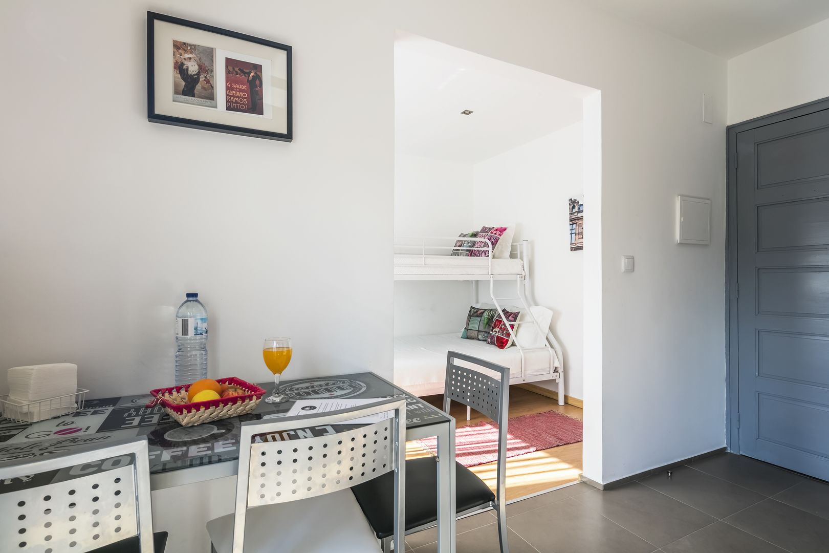 Departamento, 1 habitación, balcón | Área de sala de estar | Televisión de pantalla plana 