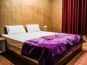 Rollaway beds, free WiFi, bed sheets