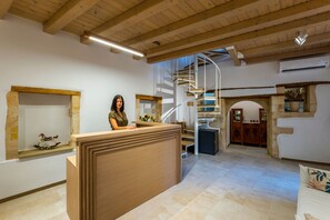 Reception - Aelios Design Hotel (Chania)