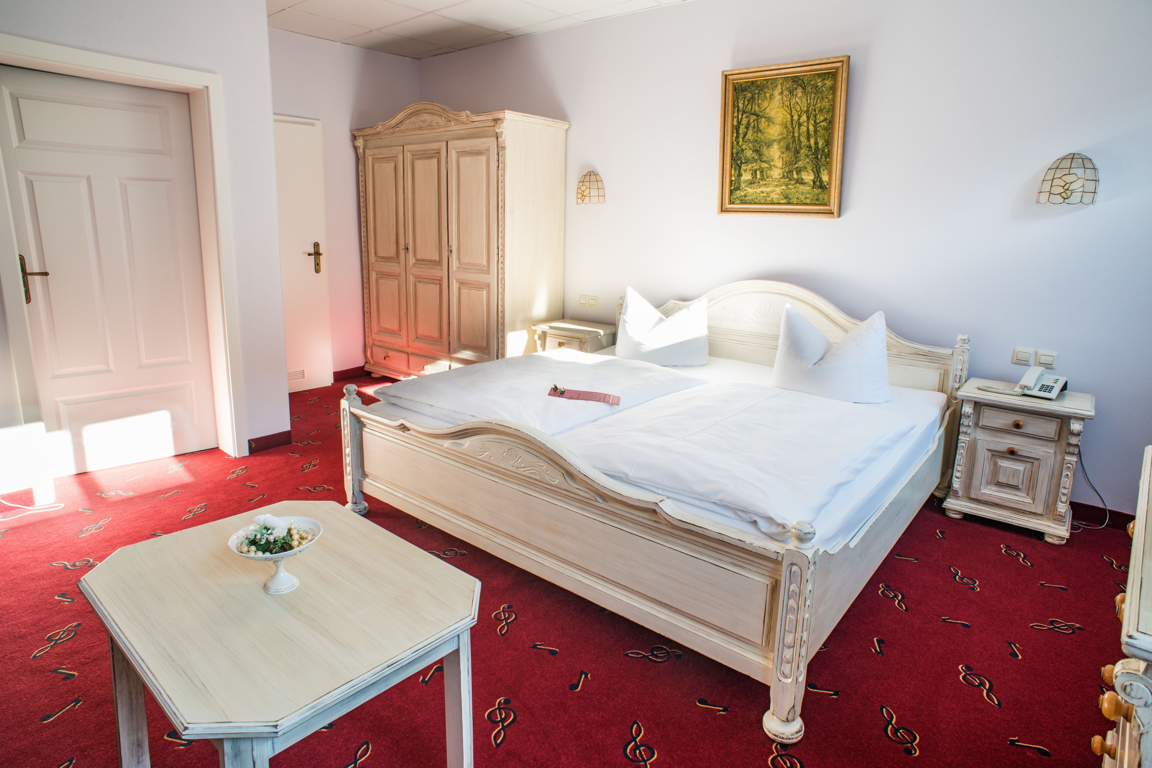 Escritorio, cortinas blackout, wifi gratis y ropa de cama 