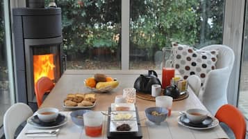 Tägliches inbegriffenes einheimisches Frühstück