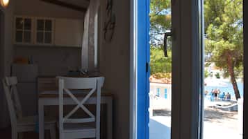 Mobile Home | Soundproofing, free WiFi, bed sheets