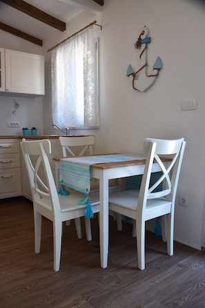 Mobile Home | In-room dining - Levantara Kamp (Tisno)