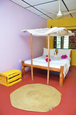 Habitación doble, baño privado | Decoración personalizada y wifi gratis 