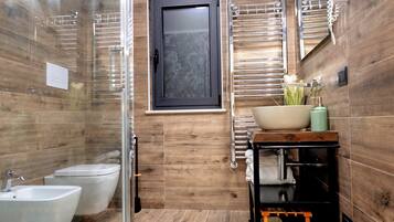 Suite | ห้องน้ำ | ฝักบัว, เรนชาวเวอร์, ของใช้ในห้องน้ำฟรี, ไดร์เป่าผม