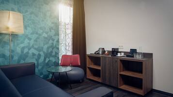 Wellness Suite | Seprai premium, brankas, meja kerja, dan kedap suara