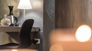 A modern room with a desk, a lamp, and a chair. - PALAZZO DEL PAPA  (Siena)