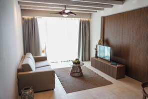 Suite | 1 dormitorio, minibar, escritorio y sistema de insonorización