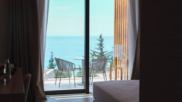 Superior Room | 1 bedroom, minibar, desk, soundproofing