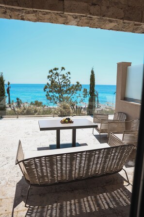 套房 | 迷你吧、办公桌、隔音、免费 WiFi