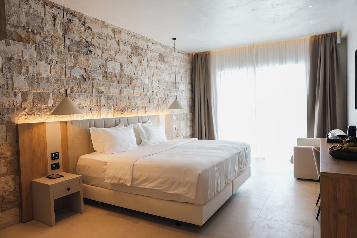 Superior kamer | 1 slaapkamer, een minibar, een bureau, geluiddichte muren