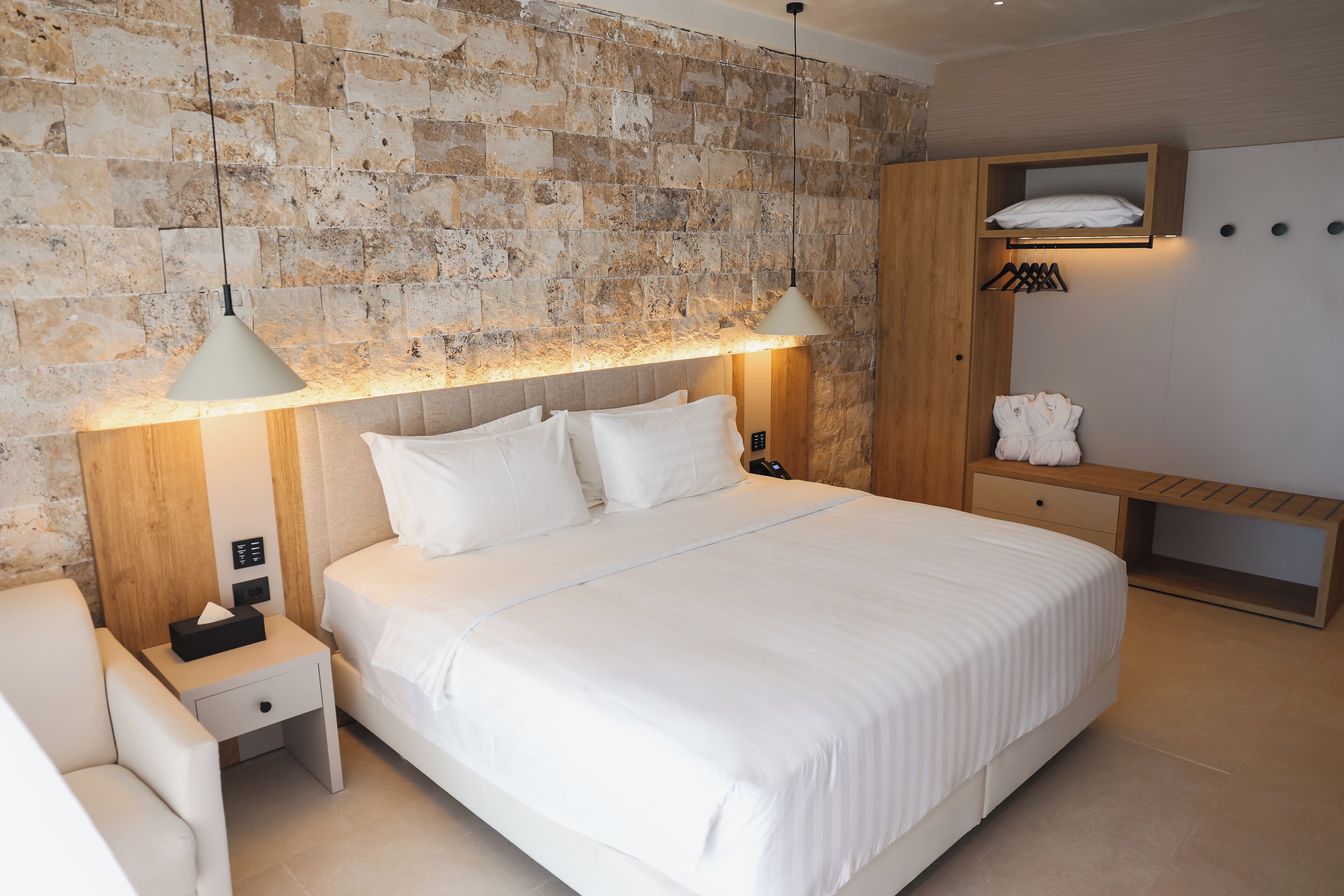 Minibar, desk, soundproofing, free WiFi