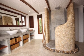 Eagle Villa, Ocean and Beach View  | Bathroom - Villa Sabai Jai (Koh Tao)
