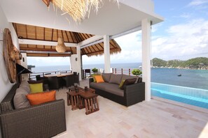 Gecco Villa, Ocean and Beach View  | テラス / パティオ