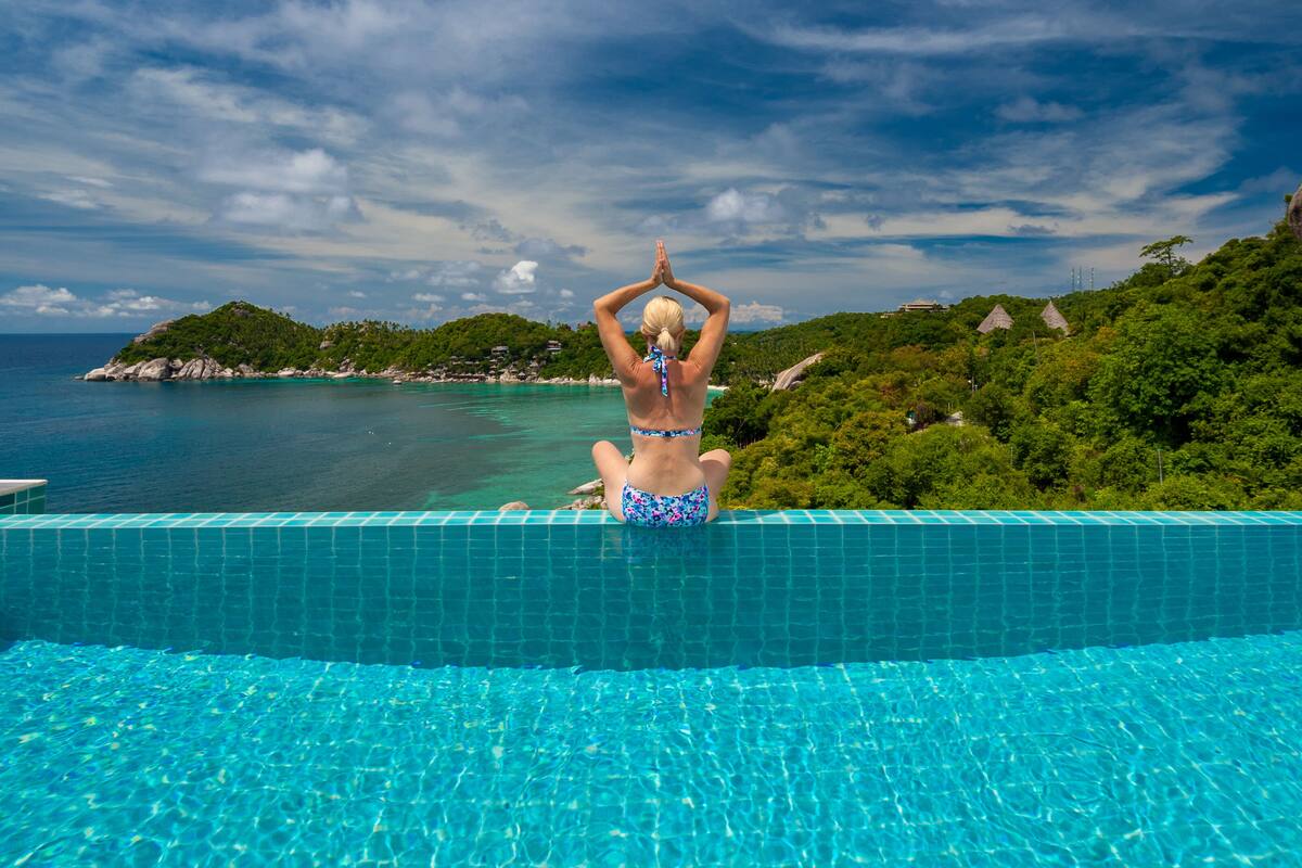 Turtle Villa, Ocean and Beach View | Infinity-Pool | Außenpool, Liegestühle