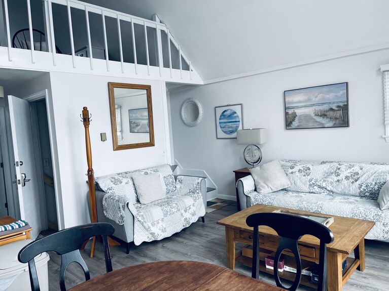 Ocean Front Beach Cottage; Pets Welcome - Charlestown, RI