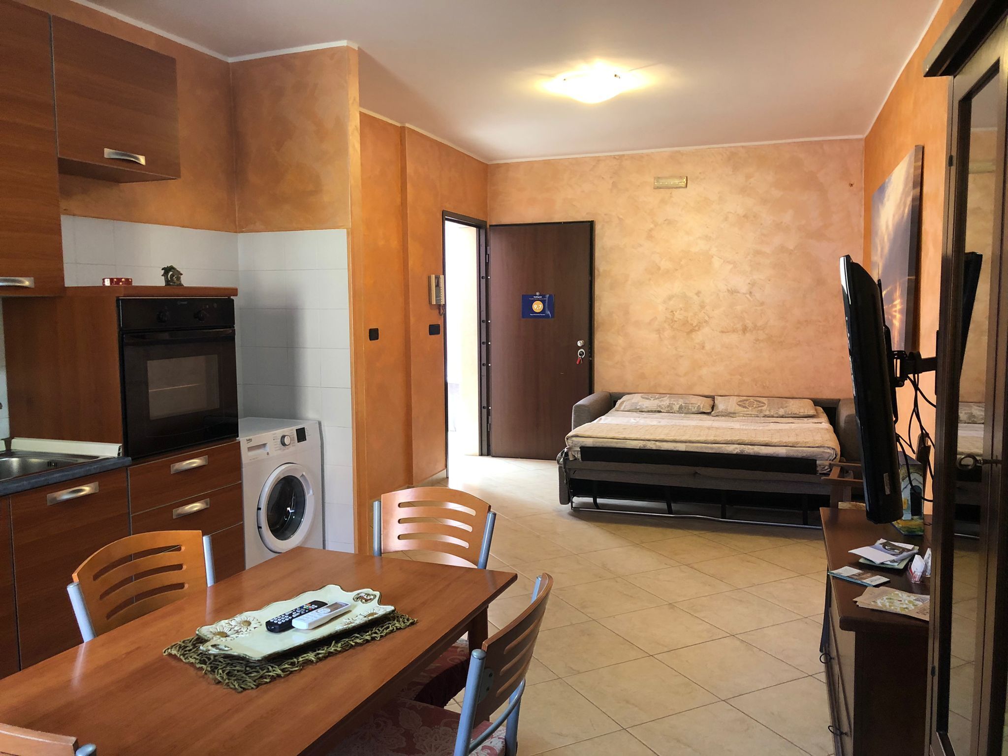 1 soverom, strykejern/-brett, internettilgang og sengetøy