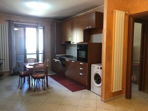 Frigorífic, forn, placa de cuina i rentaplats 