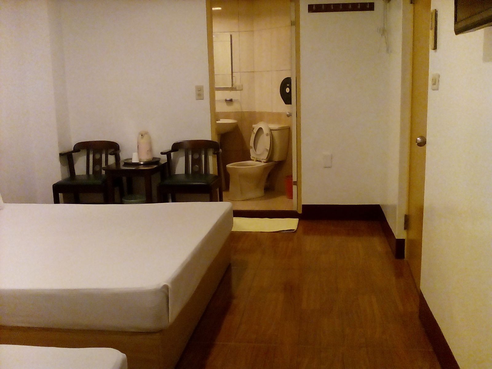 Desk, laptop workspace, free WiFi, bed sheets