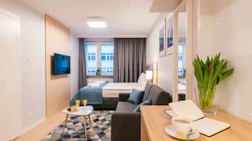Comfort appartement | Luxe beddengoed, individueel gemeubileerd, een bureau