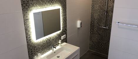 Bathroom shower