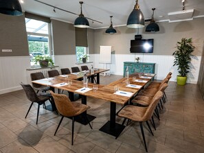 Lunch and dinner served, garden views - Hotel Hoevevoorde (Rijswijk)