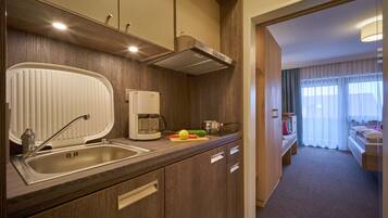 Superior Apartment | Private kitchen | Fridge, microwave, stovetop, coffee/tea maker