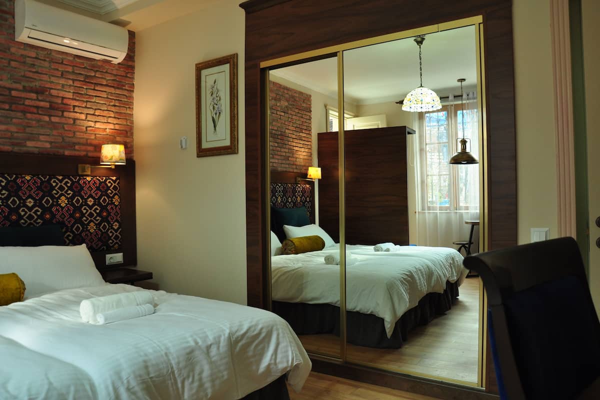 Studio (for 2 adults) | Rideaux d’obscurcissement, système d’insonorisation
