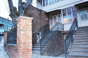 Vista frontal de la propiedad