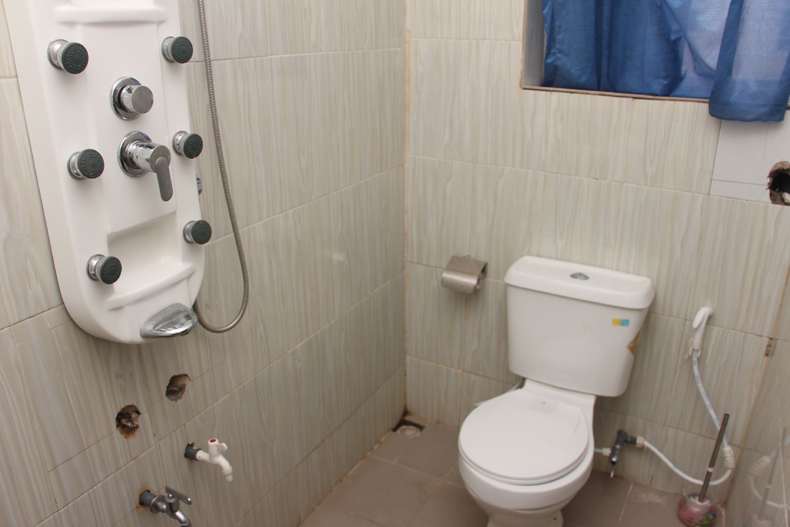 Ducha, cabezal de ducha tipo lluvia, toallas