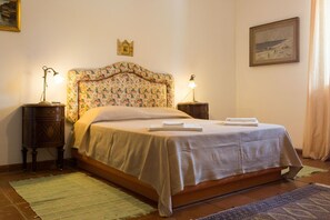 6 bedrooms, WiFi, bed sheets