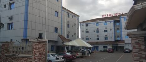 Pintu masuk hartanah