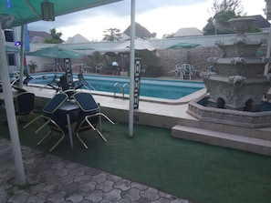 Outdoor pool - Top Rank Hotel Galaxy Enugu (Enugu)