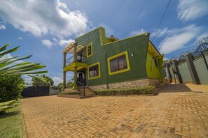 Fachada da propriedade